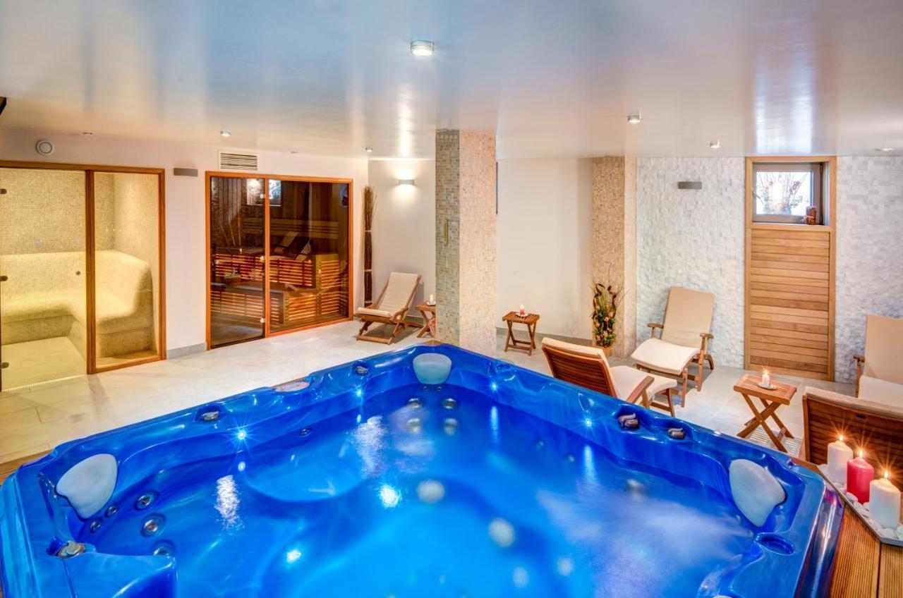 Hotel & Relax Zone Cattleya كروشونا المظهر الخارجي الصورة