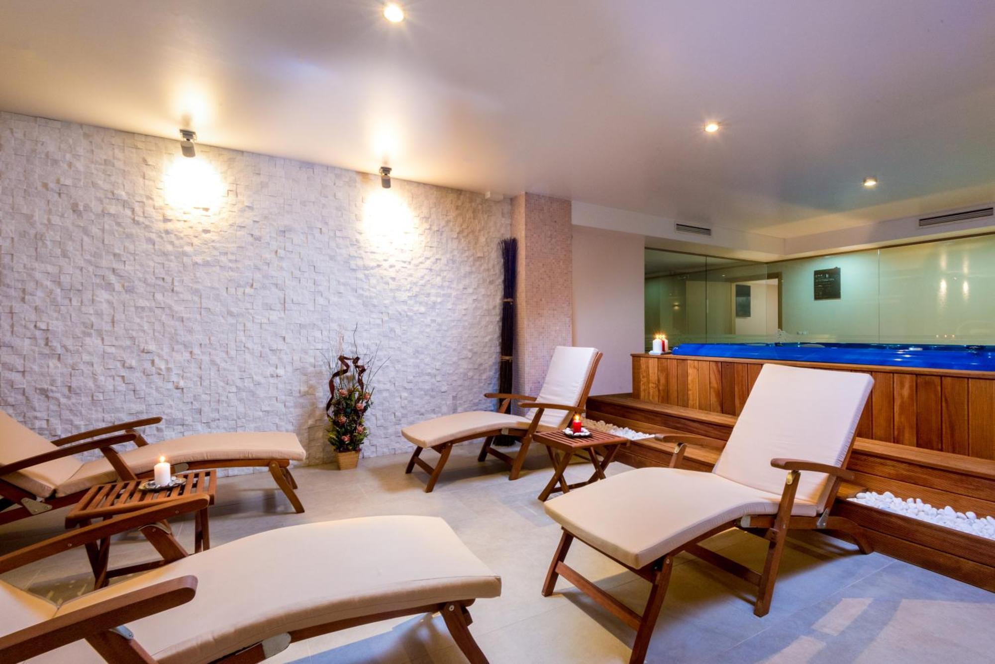 Hotel & Relax Zone Cattleya كروشونا المظهر الخارجي الصورة