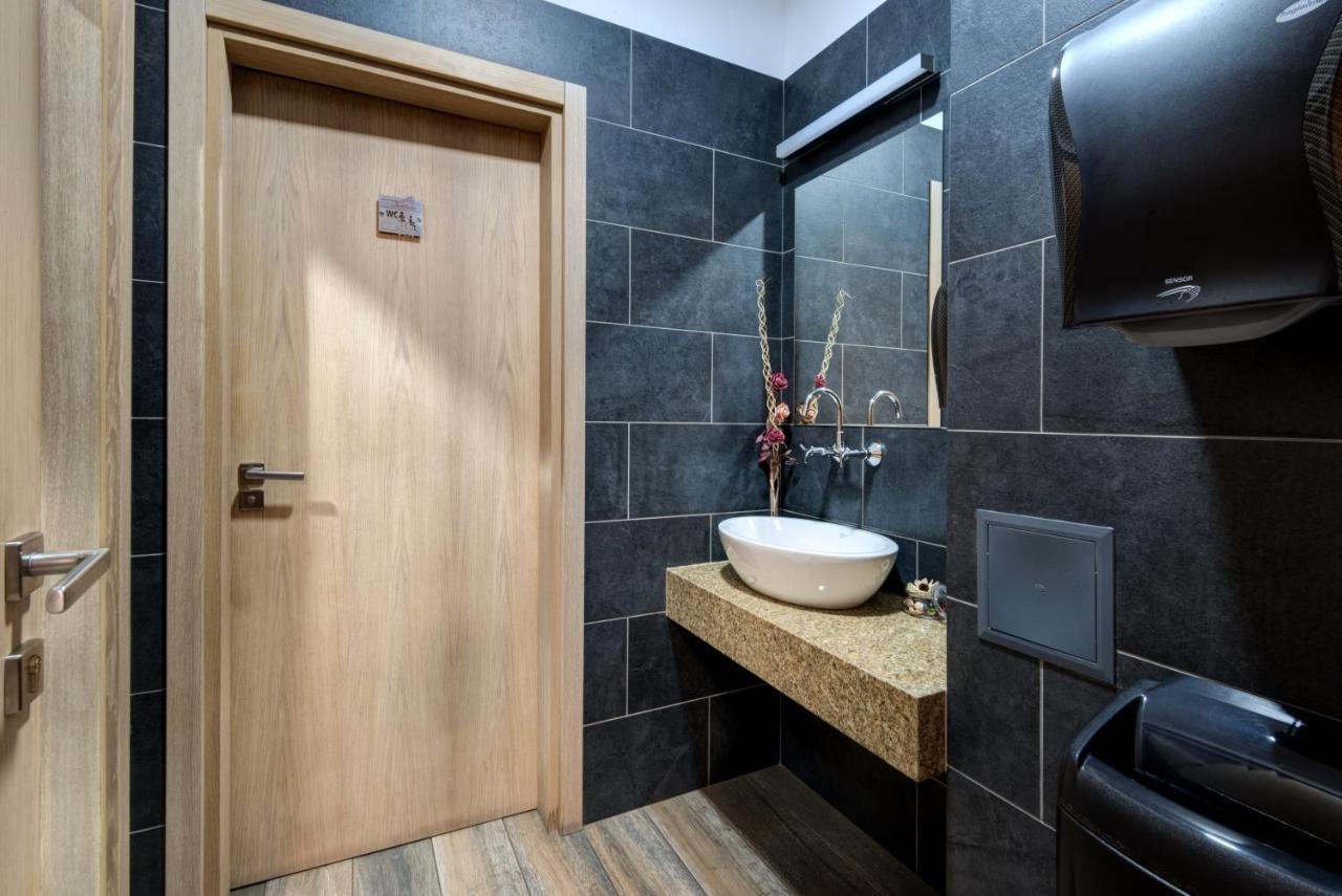 Hotel & Relax Zone Cattleya كروشونا المظهر الخارجي الصورة