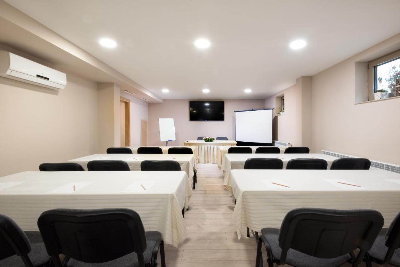 Hotel & Relax Zone Cattleya كروشونا المظهر الخارجي الصورة