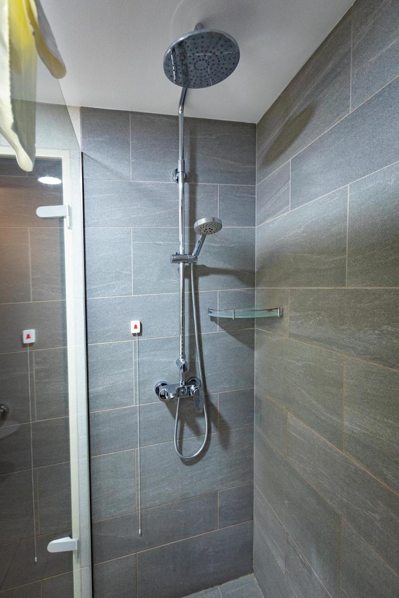 Hotel & Relax Zone Cattleya كروشونا المظهر الخارجي الصورة