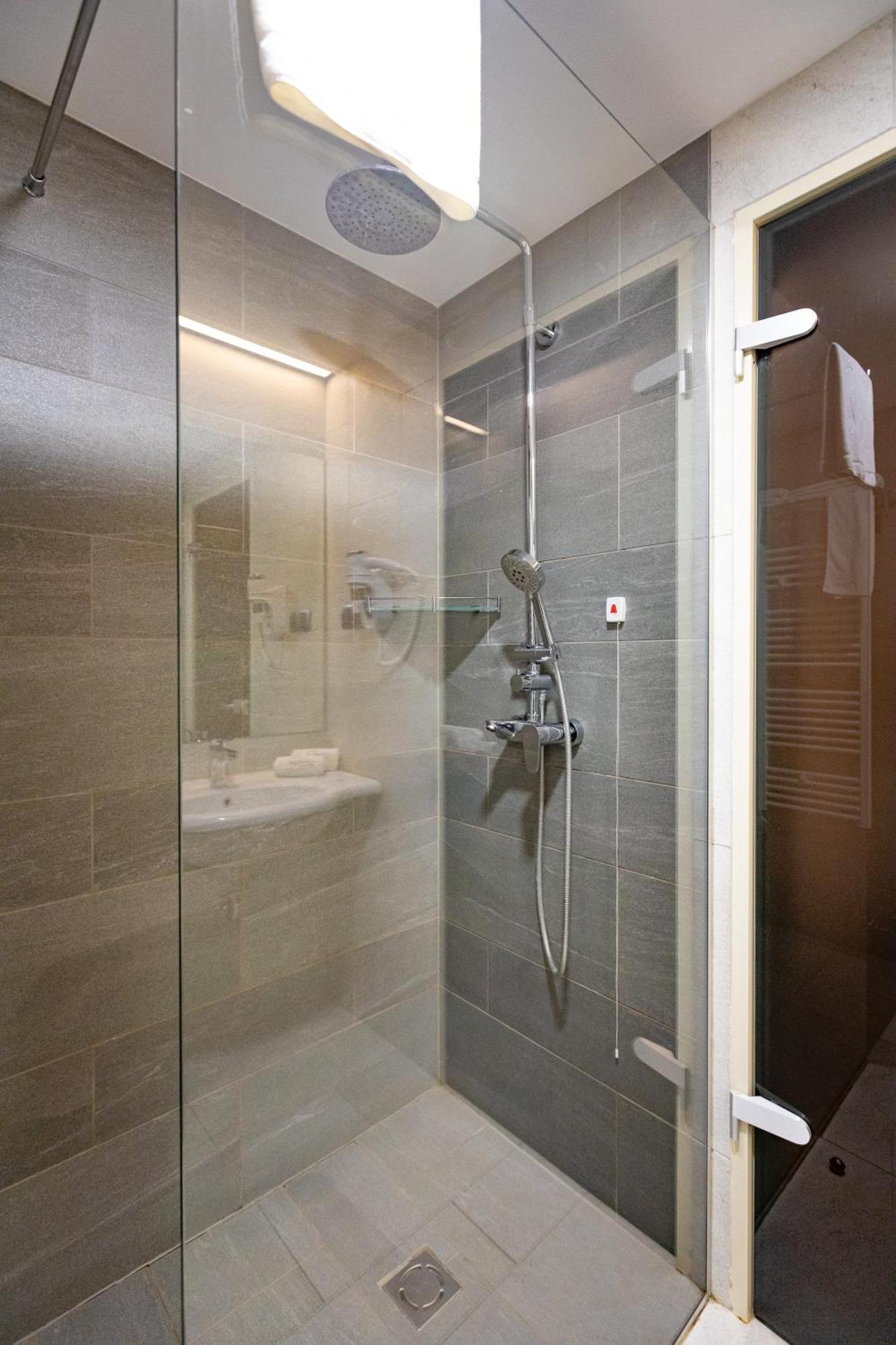 Hotel & Relax Zone Cattleya كروشونا المظهر الخارجي الصورة