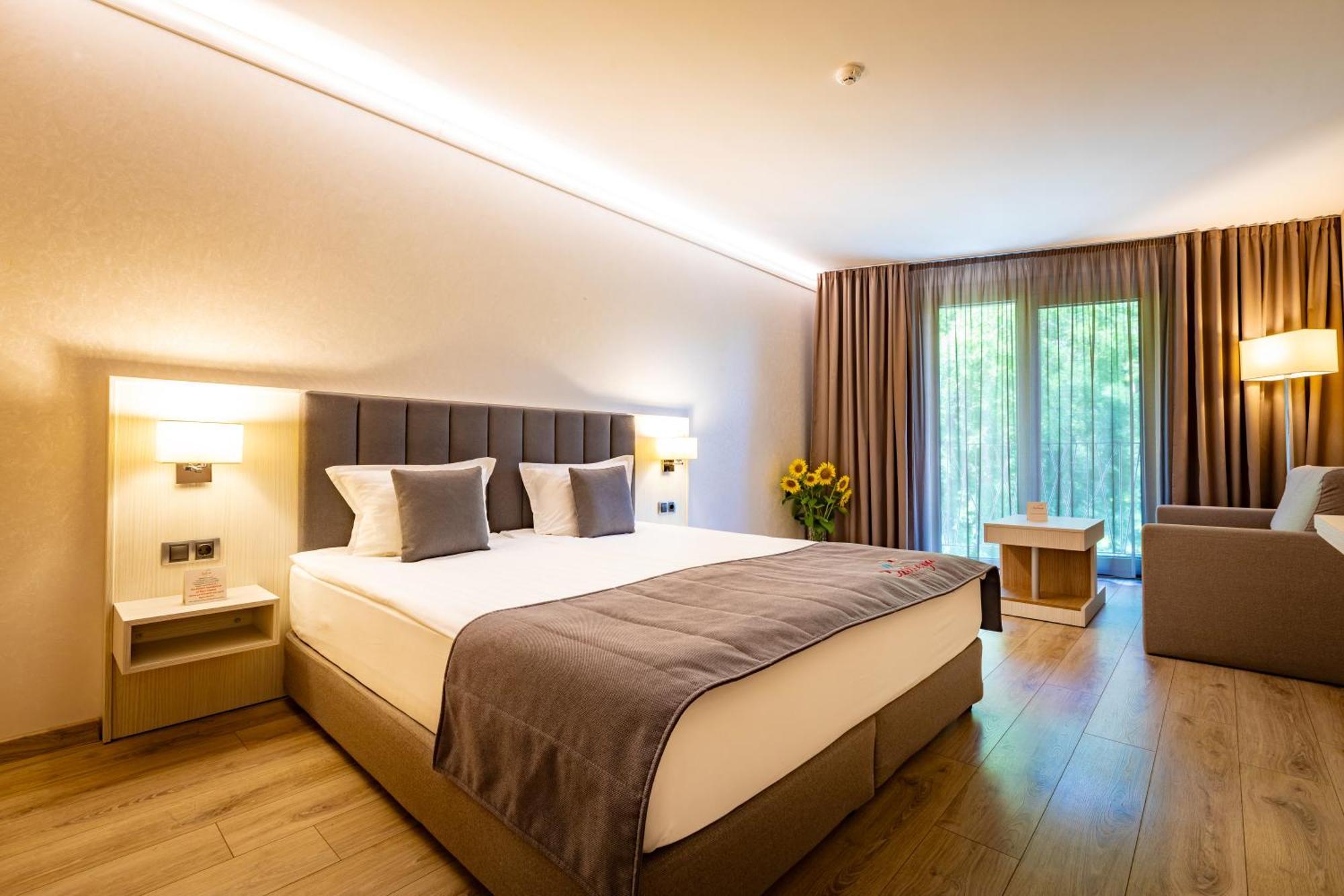 Hotel & Relax Zone Cattleya كروشونا المظهر الخارجي الصورة