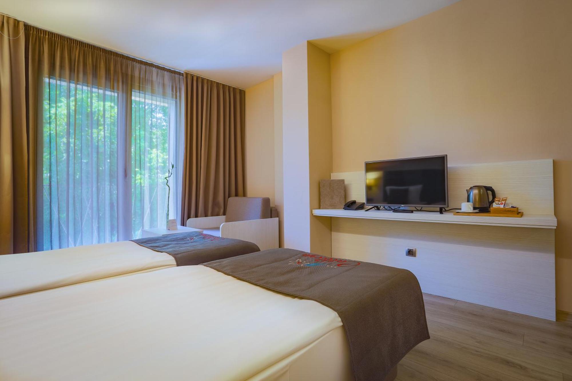 Hotel & Relax Zone Cattleya كروشونا المظهر الخارجي الصورة
