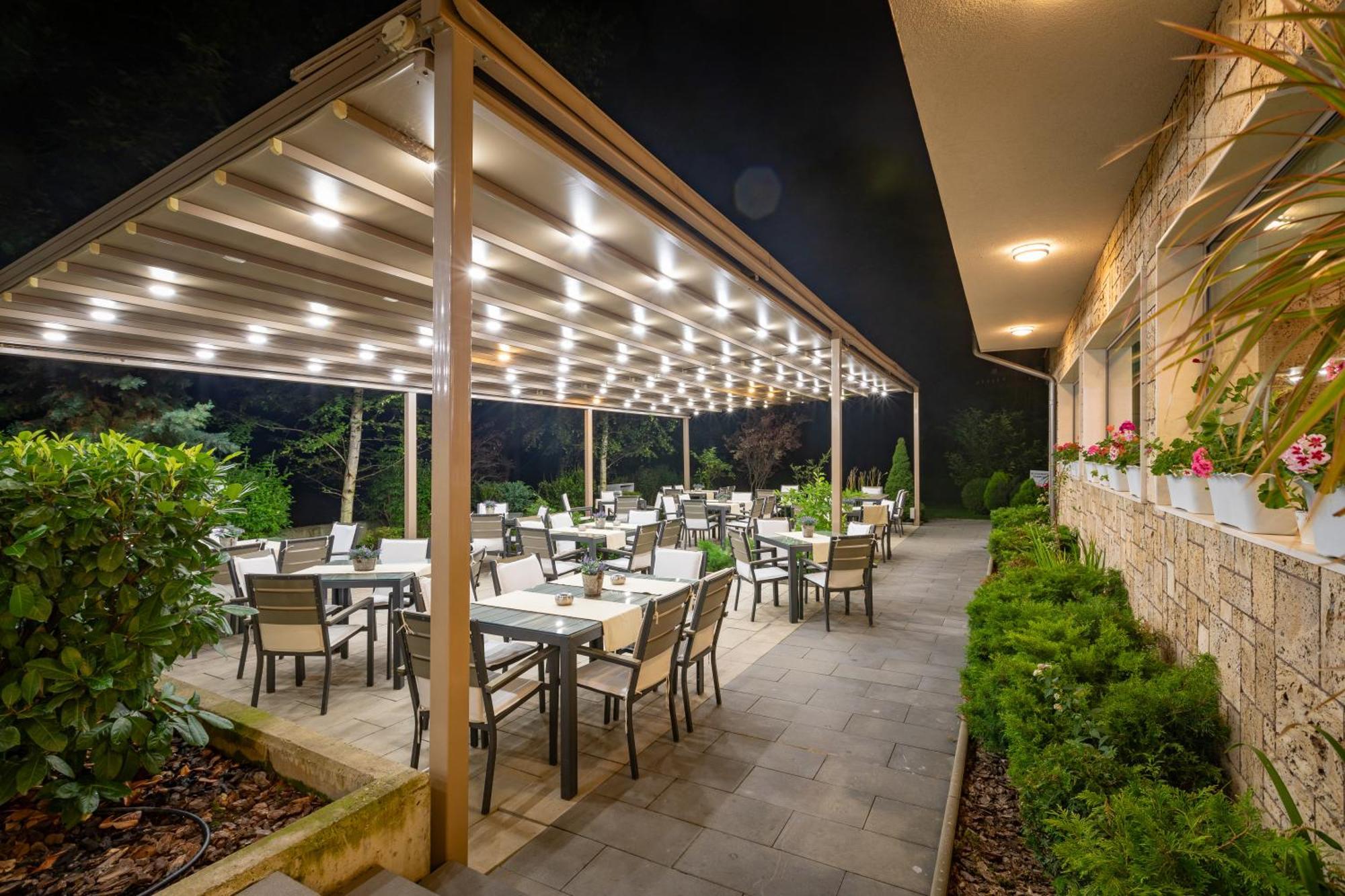 Hotel & Relax Zone Cattleya كروشونا المظهر الخارجي الصورة