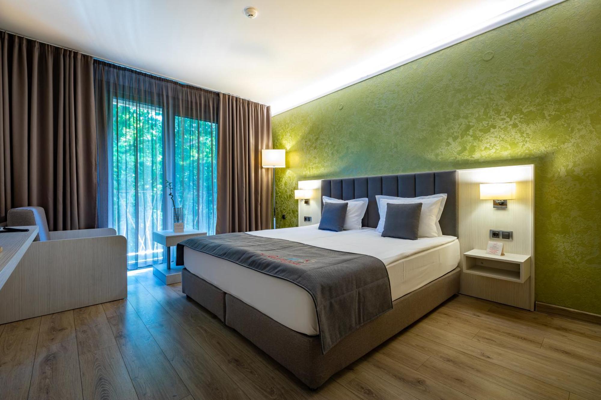 Hotel & Relax Zone Cattleya كروشونا المظهر الخارجي الصورة