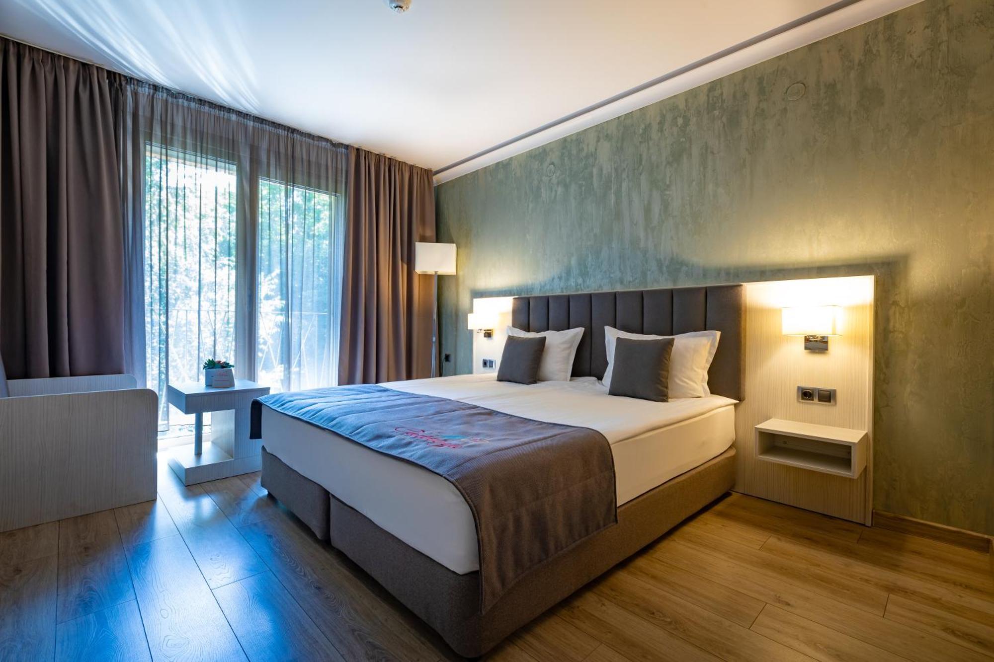 Hotel & Relax Zone Cattleya كروشونا المظهر الخارجي الصورة