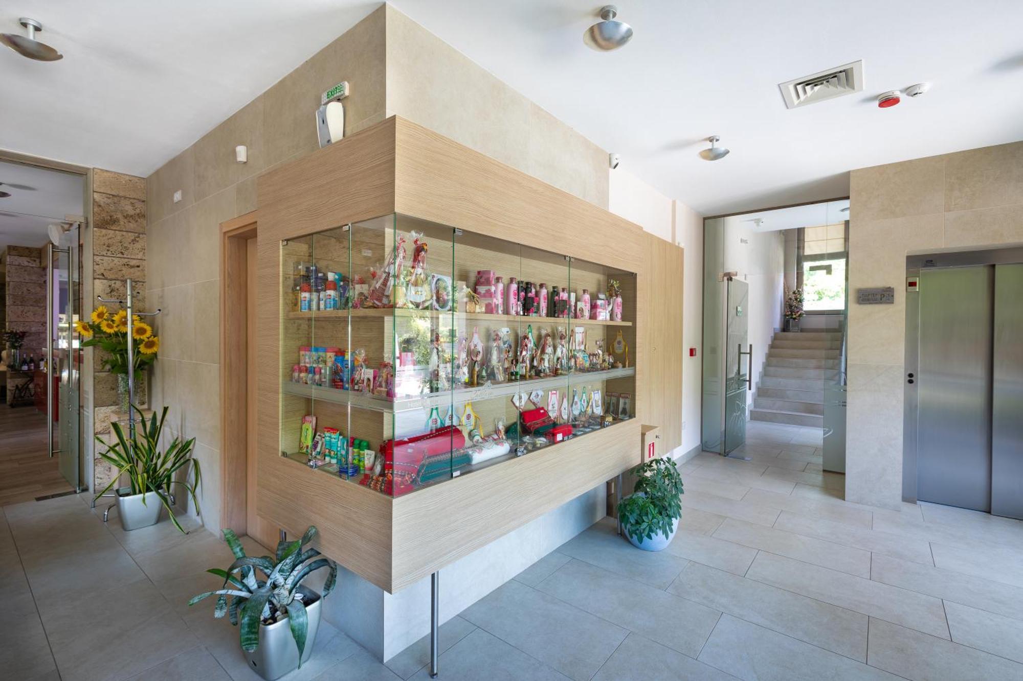 Hotel & Relax Zone Cattleya كروشونا المظهر الخارجي الصورة